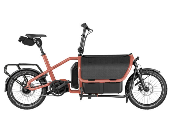 26_F01570_Carrie2_City_Coral_725Wh_OffKit_bySchulz_CargoKit_0831_RGB