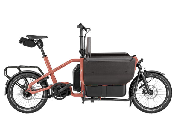 26_F01570_Carrie2_City_Coral_725Wh_OffKit_bySchulz_FamKit_0831_RGB